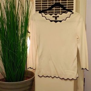 SM scalloped hems sweater by Roz & Ali